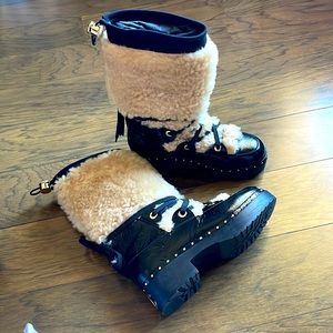 Chanel 19K Shearling Snow Boots Beige/Black RUNWAY sz. 36 BNIB
